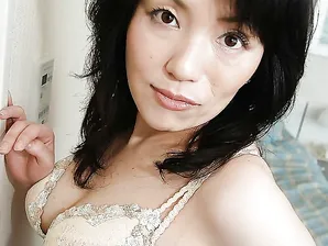 Asian MILF Misuzu Masuko undressing and spreading her pussy lips in close up