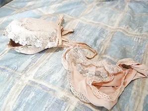 Asian MILF Misuzu Masuko undressing and spreading her pussy lips in close up